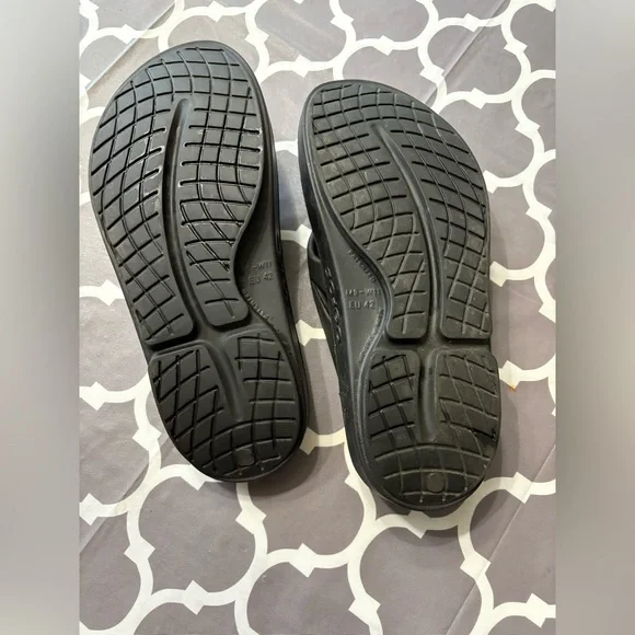 OOFOS OOriginal recovery sandal Black Comfort Sandals men’s 9 / wonens 11 - Picture 7 of 8